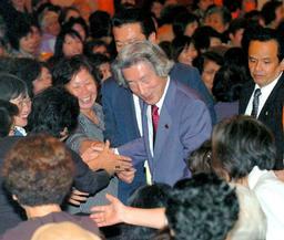 Koizumi post PM stump speech 200610160287.jpg